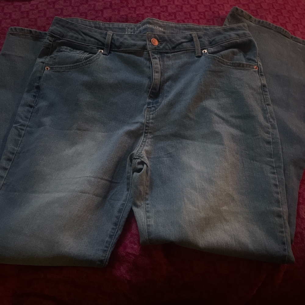 No Boundaries Blue Straight Leg Jeans with Classic Denim Style